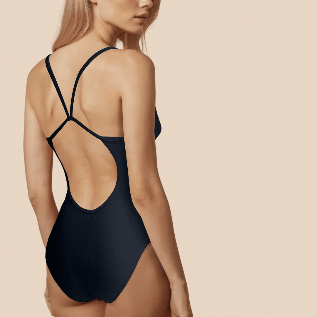 Mannequin portant le maillot menstruel Claire vu de dos